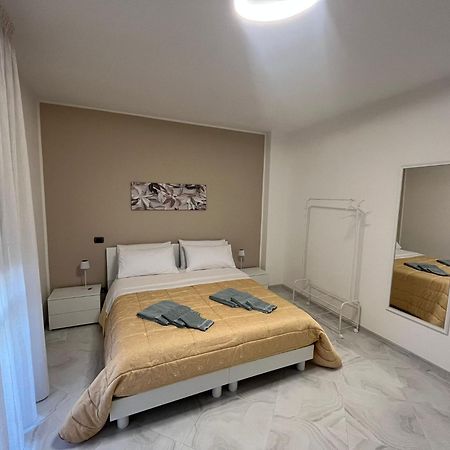 Apartamento A Casa Di Chiara Lecce Exterior foto